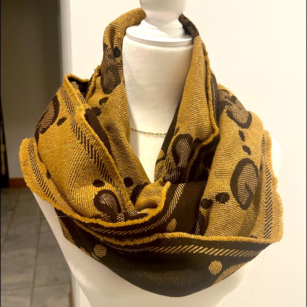 Brand new Gucci scarf 🖤